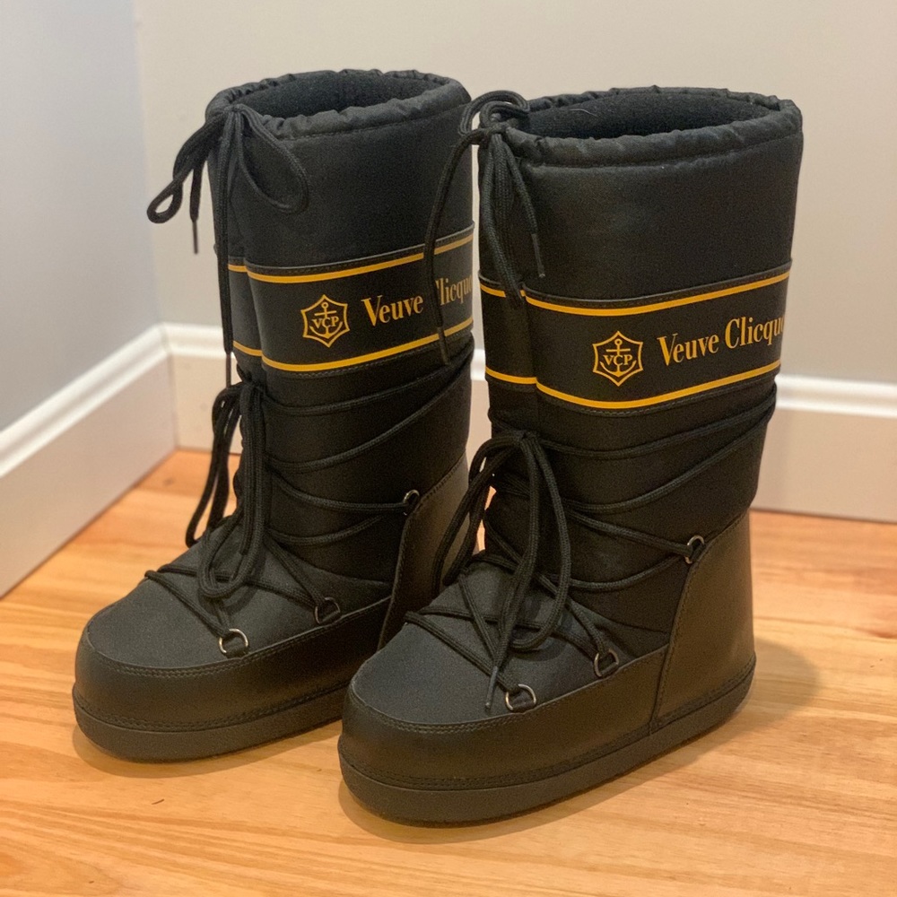 Veuve Clicquot Moon Boots | Size 35-37